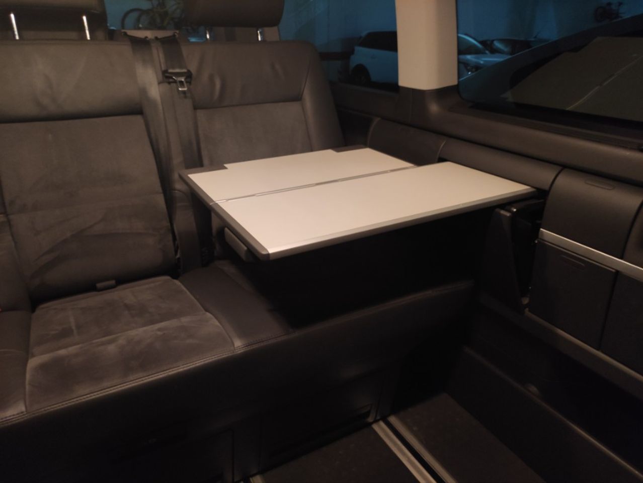 VOLKSWAGEN Multivan63846318333825121