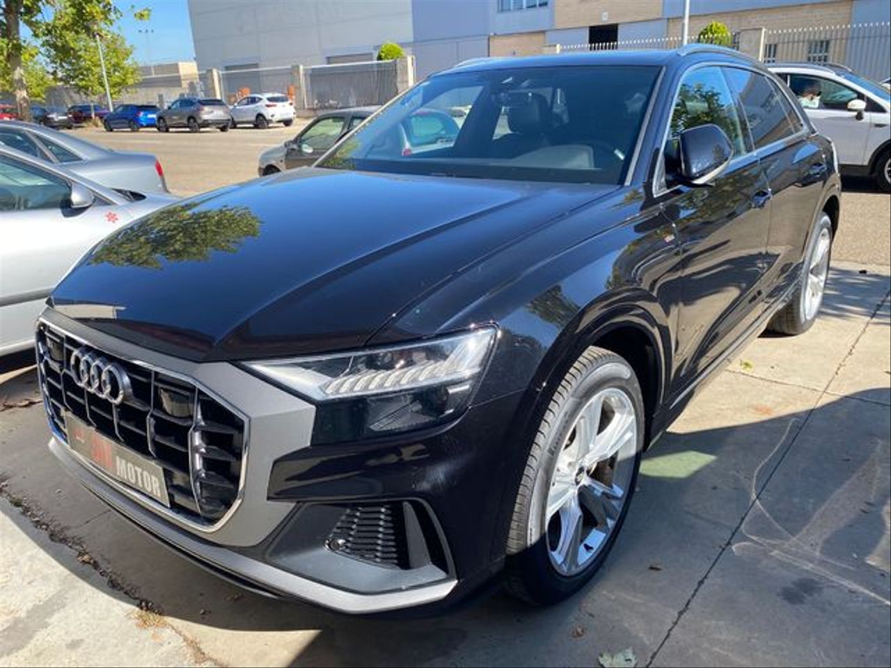 AUDI Q8