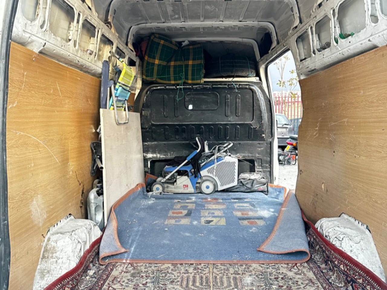 bg