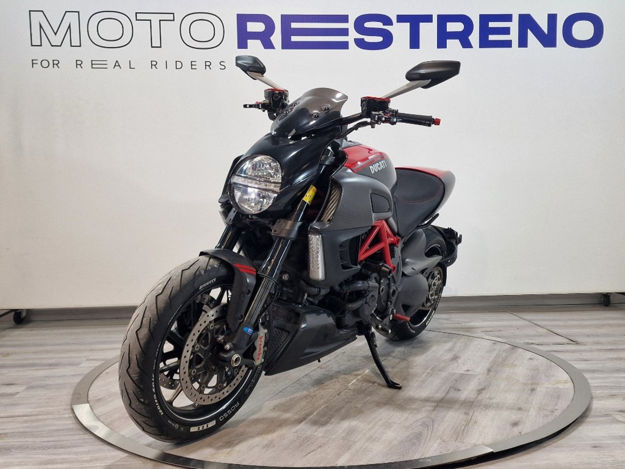 Ver moto DUCATI DIAVEL CARBON