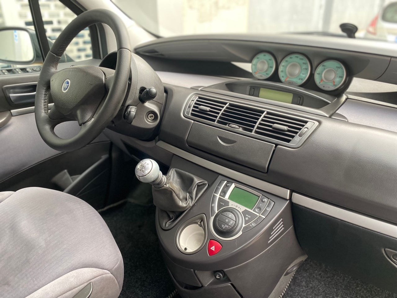 bg
