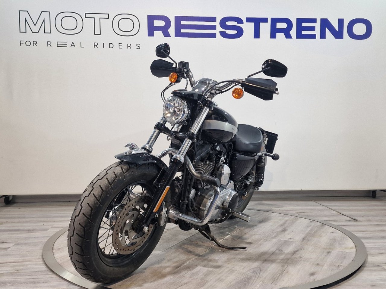 Ver moto HARLEY DAVIDSON SPORTSTER 1200 CUSTOM