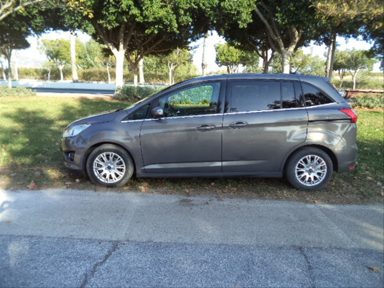 FORD Grand CMax63844636672385122