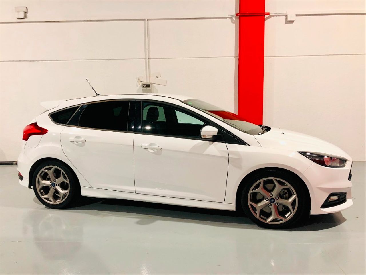 FORD Focus64313874175746124