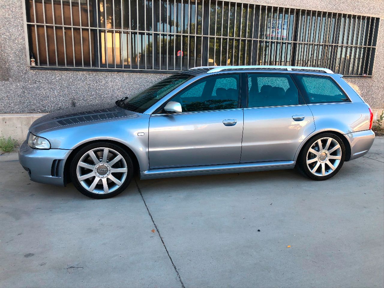 AUDI RS463844634784131122
