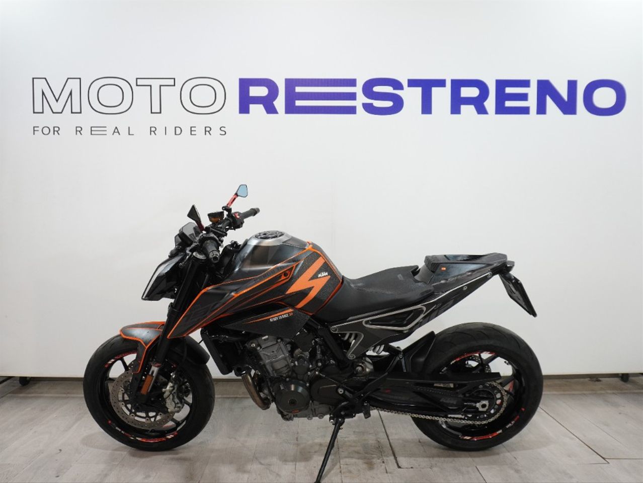 Ver moto KTM 790Duke