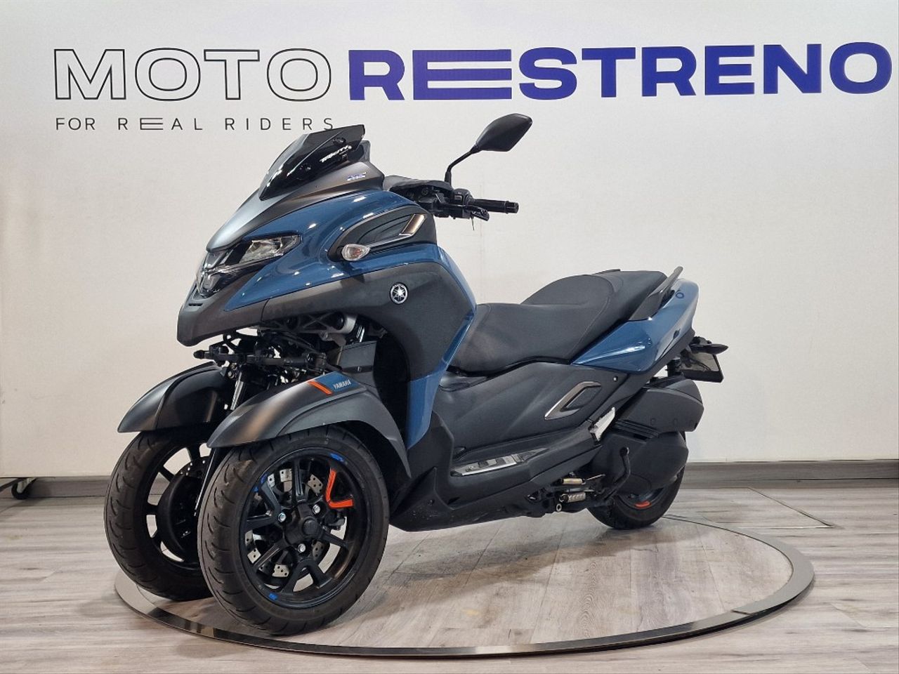 Ver moto YAMAHA TRICITY300