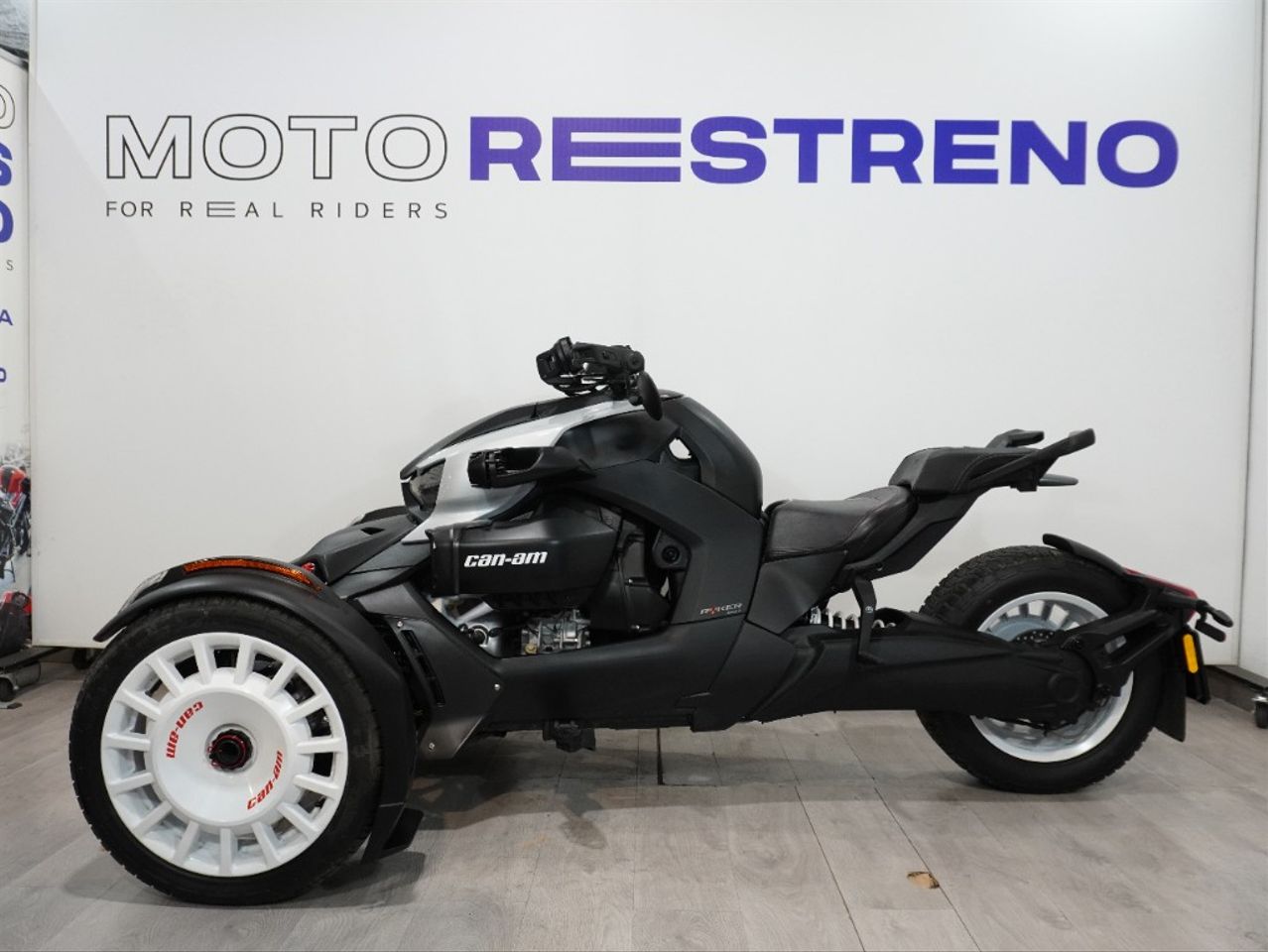 Ver moto CAN-AM RYKER900 Rally