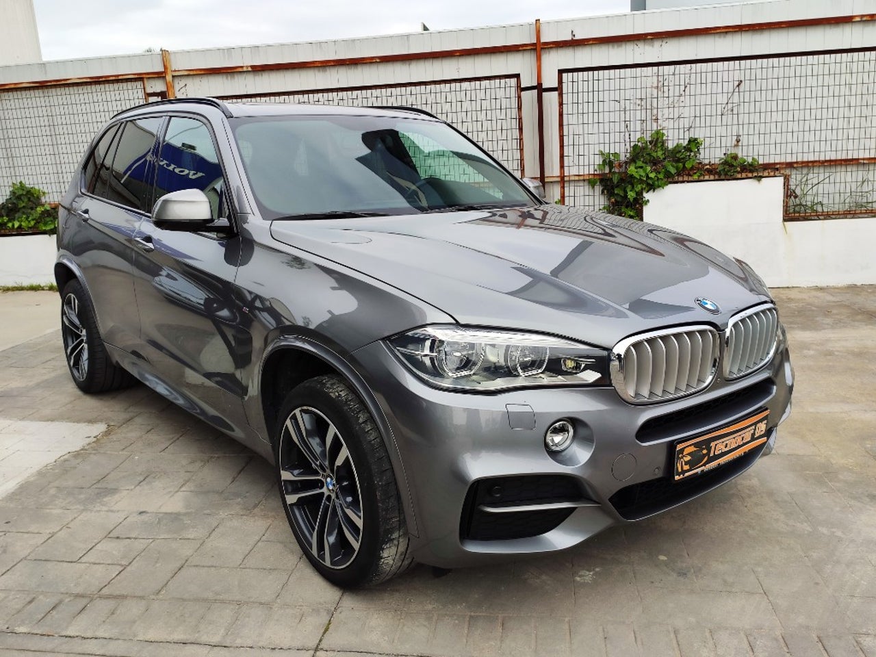 bg