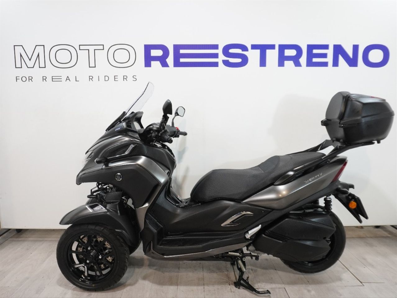Ver moto YAMAHA TRICITY300