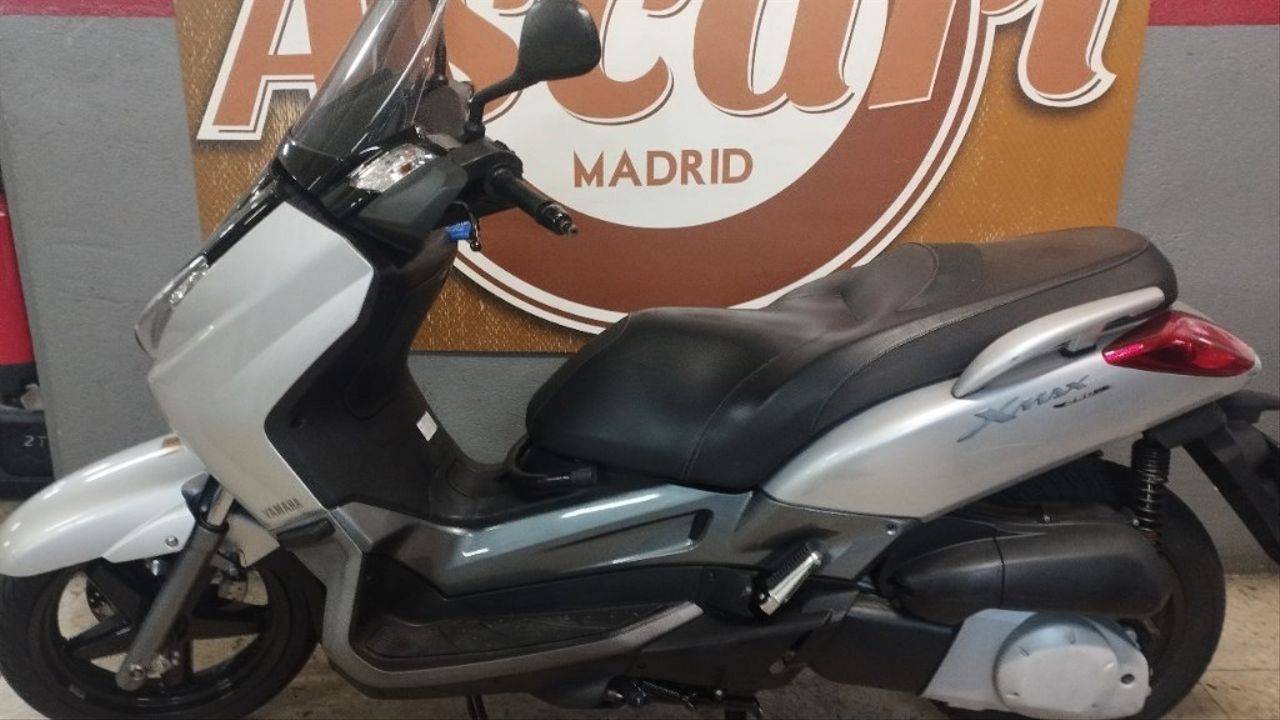 YAMAHA XMAX 250