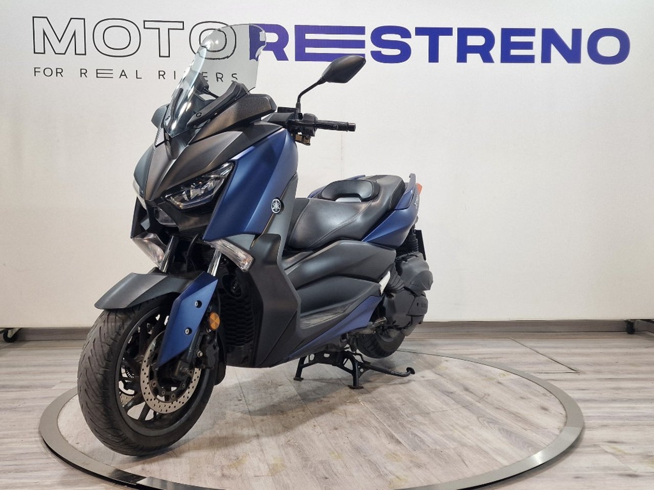 Ver moto YAMAHA XMAX 400