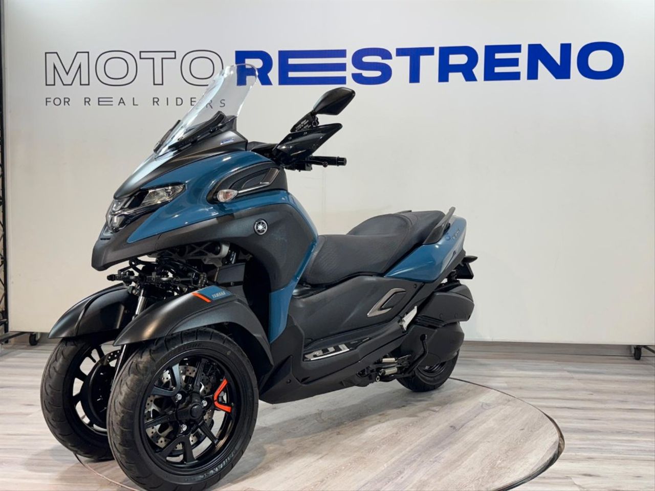 Ver moto YAMAHA TRICITY300