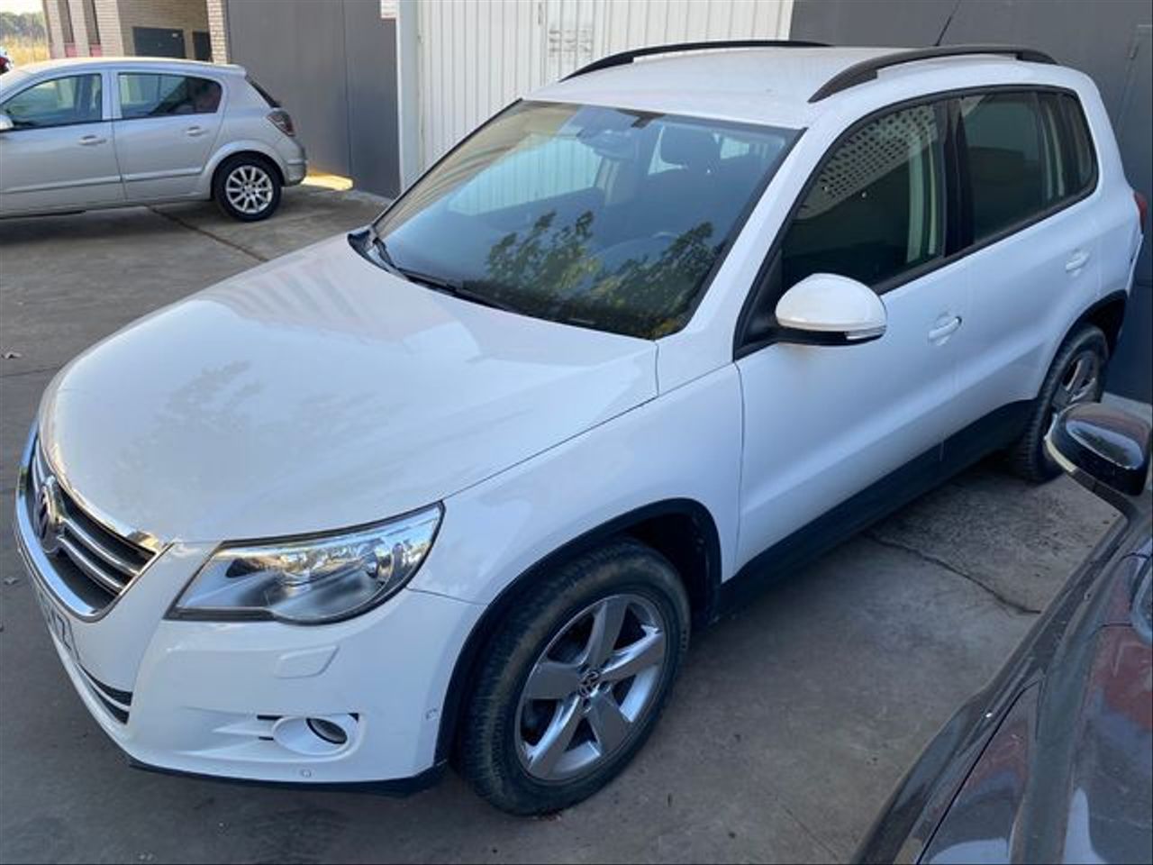 VOLKSWAGEN Tiguan